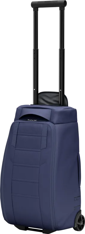 Db Hugger Roller Bag Carry-On 40L Blue Hour | Buy Db Hugger Roller Bag Carry-On 40L Blue Hour here | Outnorth
