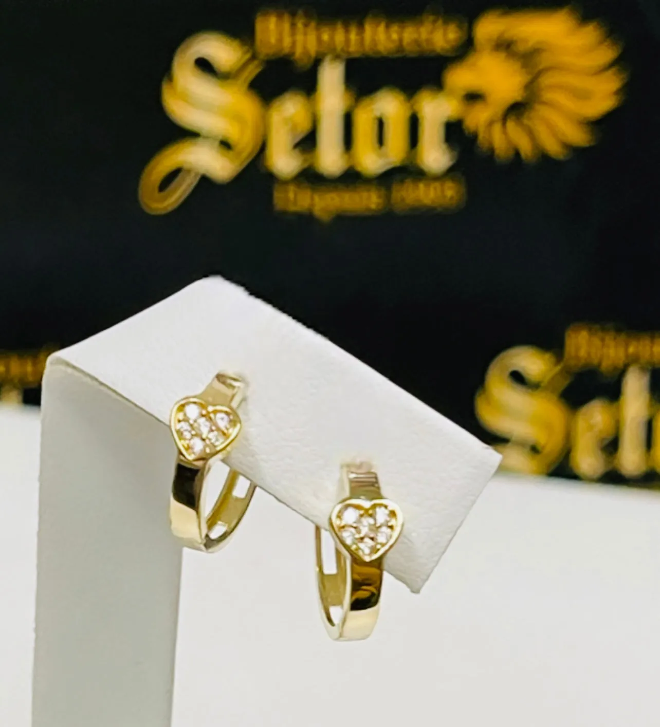 Small heart earrings E218